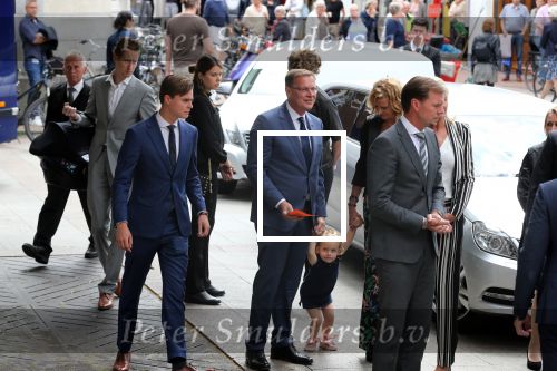 Den Bosch 123 juni 2018
Afscheidsdienst / begrafenis moeder Albert Verlinde . Onno Hoes draagt mede de kist.
