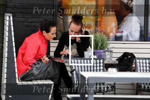 Amsterdam 21 juni 2018
Ans Markus met dochter Siegfried op terras