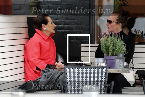 Amsterdam 21 juni 2018
Ans Markus met dochter Siegfried op terras