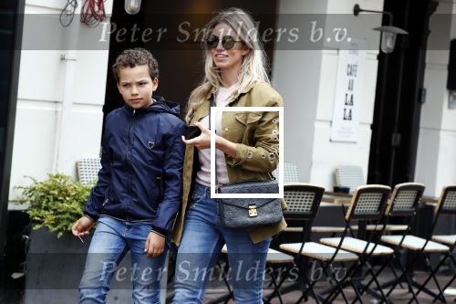 Amsterdam 18 juni 2018
Christie Bokma met zoontje op de pc hooftstraat.