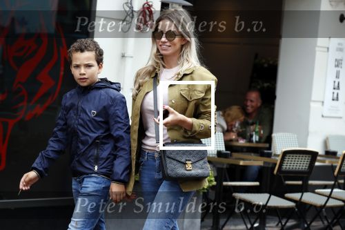 Amsterdam 18 juni 2018
Christie Bokma met zoontje op de pc hooftstraat.