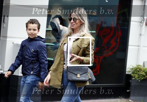 Amsterdam 18 juni 2018
Christie Bokma met zoontje op de pc hooftstraat.