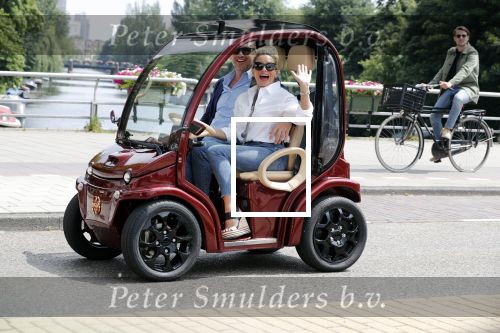 Amsterdam 17 juni 2018
Connie Witteman met verloofde Eugene v Dun in een nieuw Biro karretje