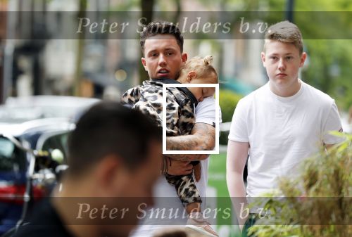 Amsterdam 16 juni 2018
Djarno Hofland met dochtertje op de cornelis schuytstraat