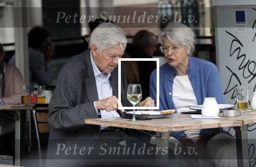 Amsterdam 19 juni 2018
Frits Bolkestein met zijn vrouw Femke Boersma op terras en op de utrechtsestraat.