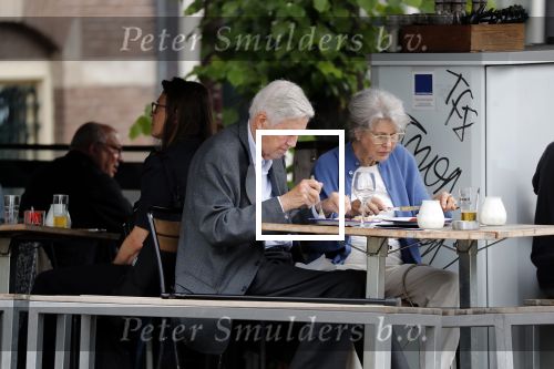 Amsterdam 19 juni 2018
Frits Bolkestein met zijn vrouw Femke Boersma op terras en op de utrechtsestraat.