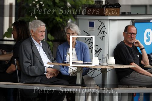 Amsterdam 19 juni 2018
Frits Bolkestein met zijn vrouw Femke Boersma op terras en op de utrechtsestraat.