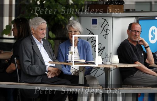 Amsterdam 19 juni 2018
Frits Bolkestein met zijn vrouw Femke Boersma op terras en op de utrechtsestraat.