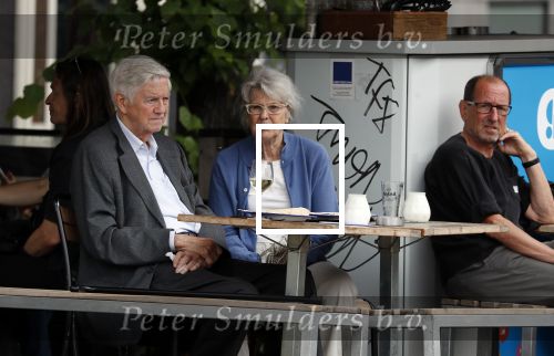 Amsterdam 19 juni 2018
Frits Bolkestein met zijn vrouw Femke Boersma op terras en op de utrechtsestraat.