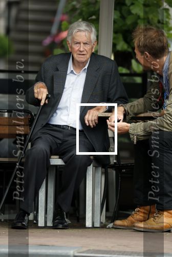 Amsterdam 19 juni 2018
Frits Bolkestein met zijn vrouw Femke Boersma op terras en op de utrechtsestraat.