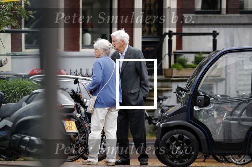 Amsterdam 19 juni 2018
Frits Bolkestein met zijn vrouw Femke Boersma op terras en op de utrechtsestraat.