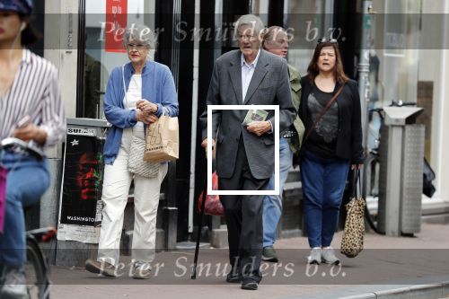 Amsterdam 19 juni 2018
Frits Bolkestein met zijn vrouw Femke Boersma op terras en op de utrechtsestraat.