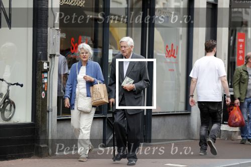 Amsterdam 19 juni 2018
Frits Bolkestein met zijn vrouw Femke Boersma op terras en op de utrechtsestraat.