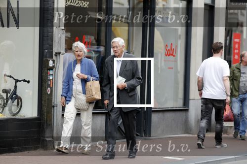Amsterdam 19 juni 2018
Frits Bolkestein met zijn vrouw Femke Boersma op terras en op de utrechtsestraat.