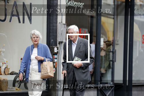 Amsterdam 19 juni 2018
Frits Bolkestein met zijn vrouw Femke Boersma op terras en op de utrechtsestraat.