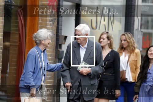 Amsterdam 19 juni 2018
Frits Bolkestein met zijn vrouw Femke Boersma op terras en op de utrechtsestraat.