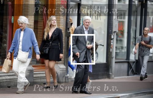 Amsterdam 19 juni 2018
Frits Bolkestein met zijn vrouw Femke Boersma op terras en op de utrechtsestraat.