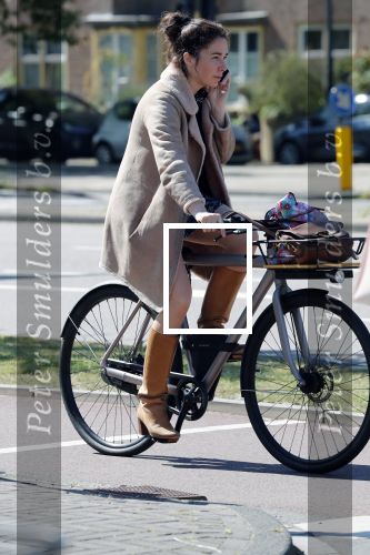 Amsterdam 20 juni 2018
Halina Reijn vertrekt met fiets na bezoek aan Lassus tandartsen.