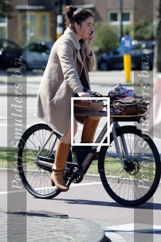 Amsterdam 20 juni 2018
Halina Reijn vertrekt met fiets na bezoek aan Lassus tandartsen.