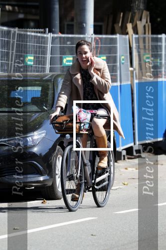 Amsterdam 20 juni 2018
Halina Reijn vertrekt met fiets na bezoek aan Lassus tandartsen.