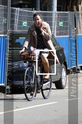Amsterdam 20 juni 2018
Halina Reijn vertrekt met fiets na bezoek aan Lassus tandartsen.