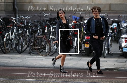Amsterdam 11 juni 2018
Holly Brood en haar Vriend Soy Kroon dansend op straat