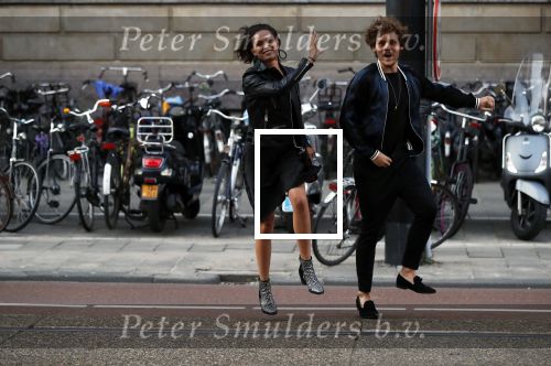 Amsterdam 11 juni 2018
Holly Brood en haar Vriend Soy Kroon dansend op straat