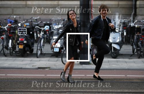 Amsterdam 11 juni 2018
Holly Brood en haar Vriend Soy Kroon dansend op straat