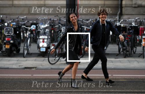 Amsterdam 11 juni 2018
Holly Brood en haar Vriend Soy Kroon dansend op straat