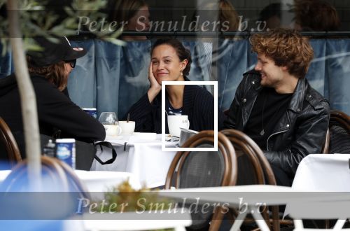Amsterdam 21 juni 2018
Holly Brood met vriend Soy Kroon op terras en vespa scooter