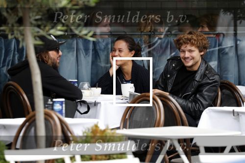Amsterdam 21 juni 2018
Holly Brood met vriend Soy Kroon op terras en vespa scooter
