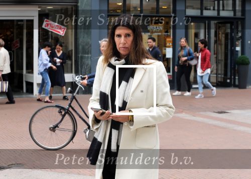 Den Bosch 123 juni 2018
Afscheidsdienst / begrafenis moeder Albert Verlinde . Onno Hoes draagt mede de kist.. Isa Hoes