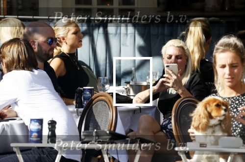Amsterdam 18 april 2018
Judith osborn met (een) vriend op etrras bij George.