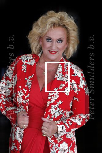 Muiden 18 juni 2018
UITREIKING COSMOQUEEN AWARD 2018 AAN KARIN BLOEMEN EN MARJOLEIN DE JONG door Anita Witzier.