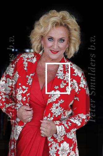 Muiden 18 juni 2018
UITREIKING COSMOQUEEN AWARD 2018 AAN KARIN BLOEMEN EN MARJOLEIN DE JONG door Anita Witzier.