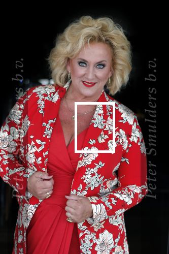 Muiden 18 juni 2018
UITREIKING COSMOQUEEN AWARD 2018 AAN KARIN BLOEMEN EN MARJOLEIN DE JONG door Anita Witzier.