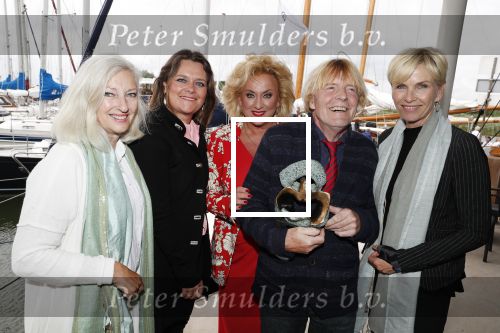 Muiden 18 juni 2018
UITREIKING COSMOQUEEN AWARD 2018 AAN KARIN BLOEMEN EN MARJOLEIN DE JONG door Anita Witzier.
