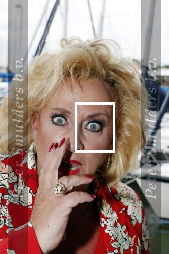 Muiden 18 juni 2018
UITREIKING COSMOQUEEN AWARD 2018 AAN KARIN BLOEMEN EN MARJOLEIN DE JONG door Anita Witzier.