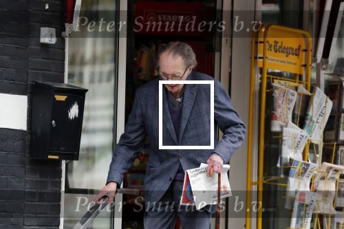 Amsterdam 17 juni 2018
Remco Campert koopt een krantje.