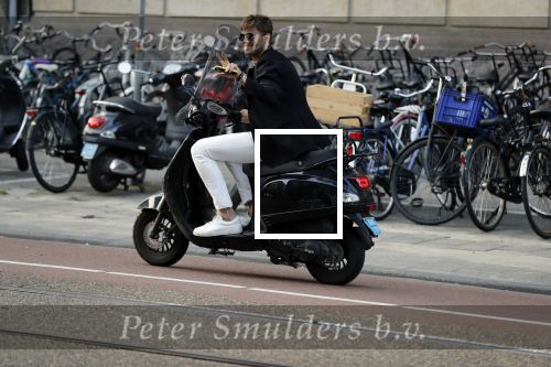 Amsterdam 11 juni 2018
Tim Douwsma op de scooter in het centrum van Amsterdam.