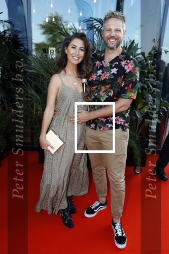 Amsterdam 5 juni 2018
Premiere Jurassic world in het amsterdam theater. Xelly Cabau v Kasbergen met vriend en een vriendin