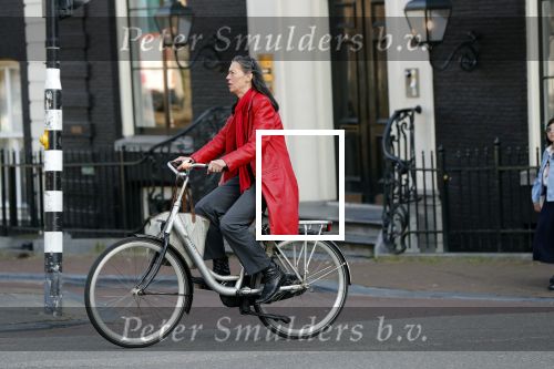 Amsterdam 15 juni 2019
Adelheid Roossen rijdt op haar fiets door het rood stoplicht.