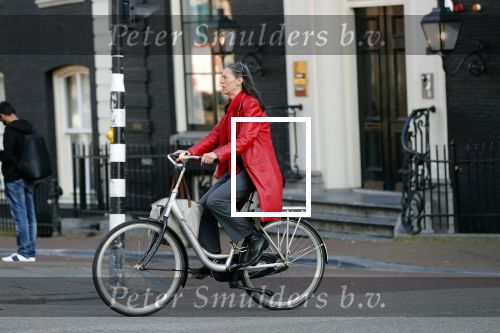 Amsterdam 15 juni 2019
Adelheid Roossen rijdt op haar fiets door het rood stoplicht.