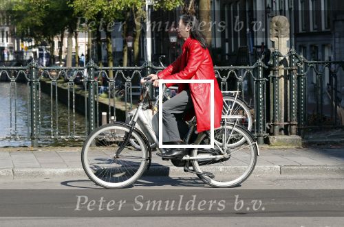 Amsterdam 15 juni 2019
Adelheid Roossen rijdt op haar fiets door het rood stoplicht.