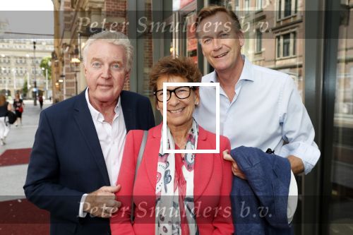 Amsterdam 1 juli 2019
Uitreiking van de Johan Kaart Prijs aan Pierre Bokma in het deLamar theater.
Andre v Duin met Martin en janine v d Ende