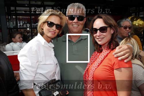 Amsterdam 6 juni 2019
Talkies terras awards bij de Harbour club . Anouk Smulders met Ed Pronk en zijn vrouw