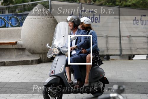 Amsterdam 1 juli 2019
Astrid Joosten met haar nieuwe vriend Rob Peters . Ze vertrokken van het delamar theater (johan Kaartprijs) met hun vespa scooter richting huis.