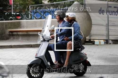 Amsterdam 1 juli 2019
Astrid Joosten met haar nieuwe vriend Rob Peters . Ze vertrokken van het delamar theater (johan Kaartprijs) met hun vespa scooter richting huis.