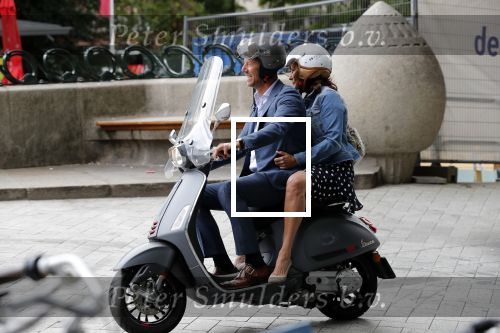 Amsterdam 1 juli 2019
Astrid Joosten met haar nieuwe vriend Rob Peters . Ze vertrokken van het delamar theater (johan Kaartprijs) met hun vespa scooter richting huis.