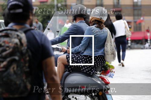 Amsterdam 1 juli 2019
Astrid Joosten met haar nieuwe vriend Rob Peters . Ze vertrokken van het delamar theater (johan Kaartprijs) met hun vespa scooter richting huis.